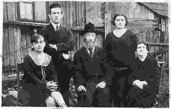 A Black And White Photograph Of An Extended American Jewish Family Gathered For A Portrait The Immigrants: An American Jewish Family S Story (The Other Guests: Chronicles Of A People 3)